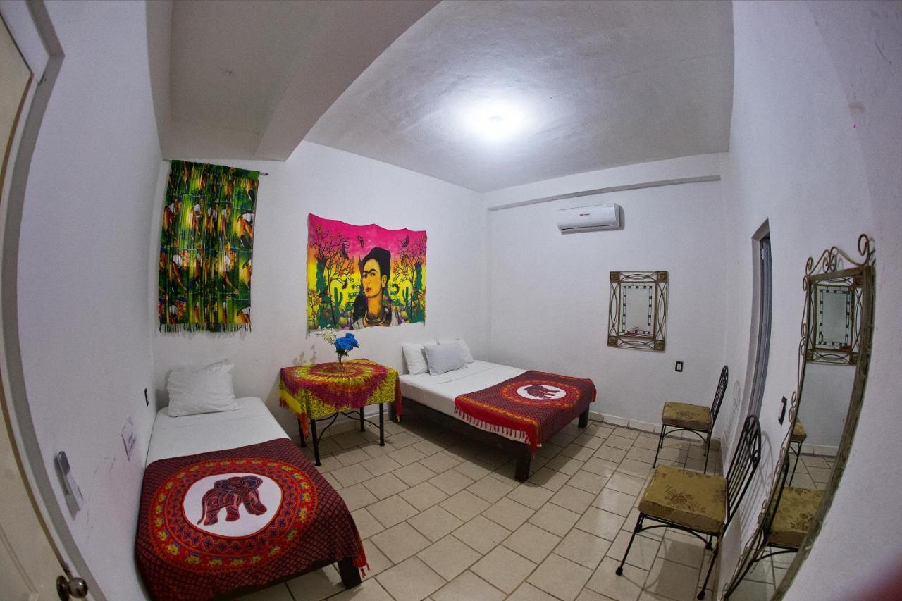 Alexandross Hostel Puerto Vallarta Bagian luar foto