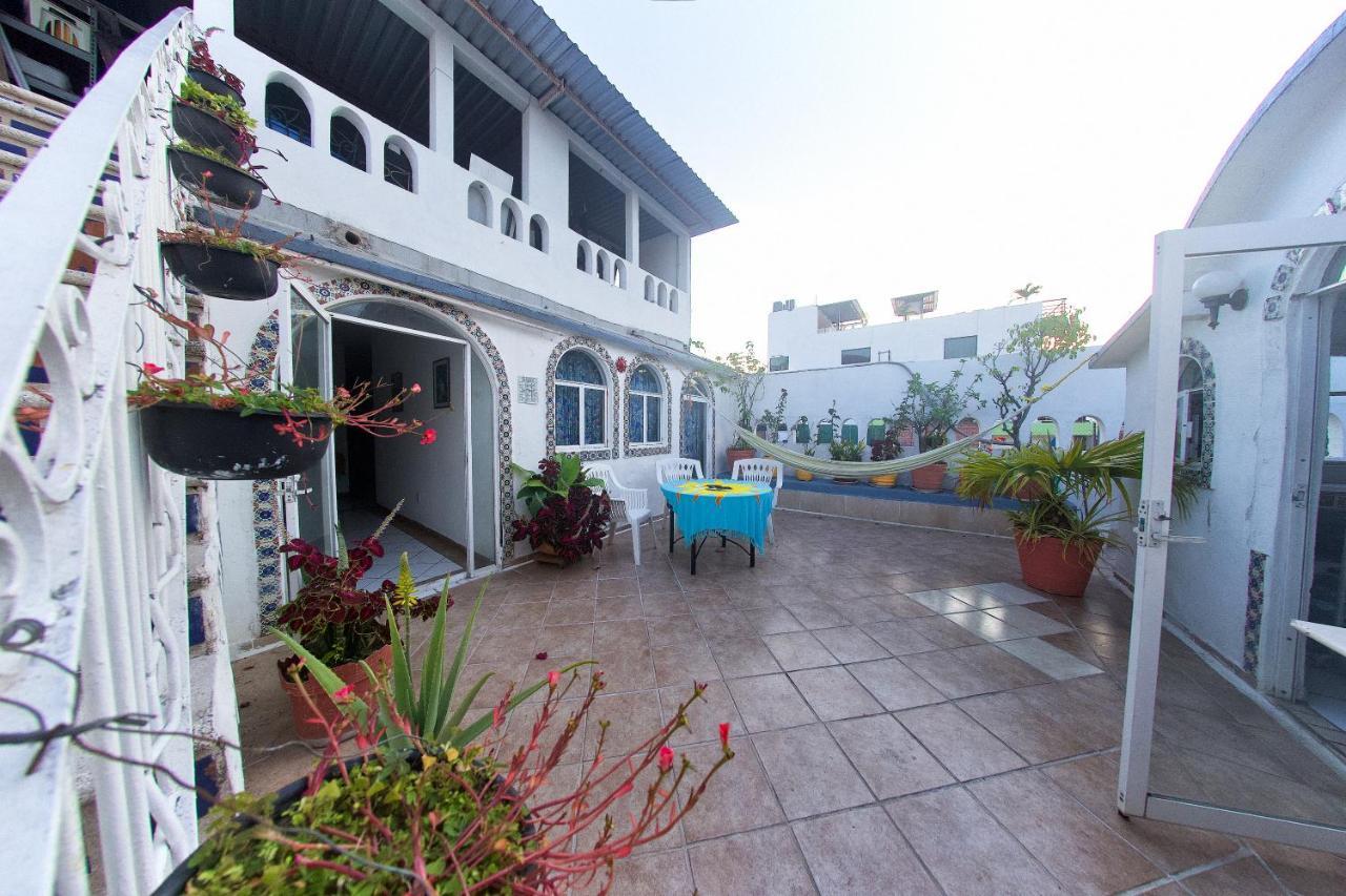 Alexandross Hostel Puerto Vallarta Bagian luar foto